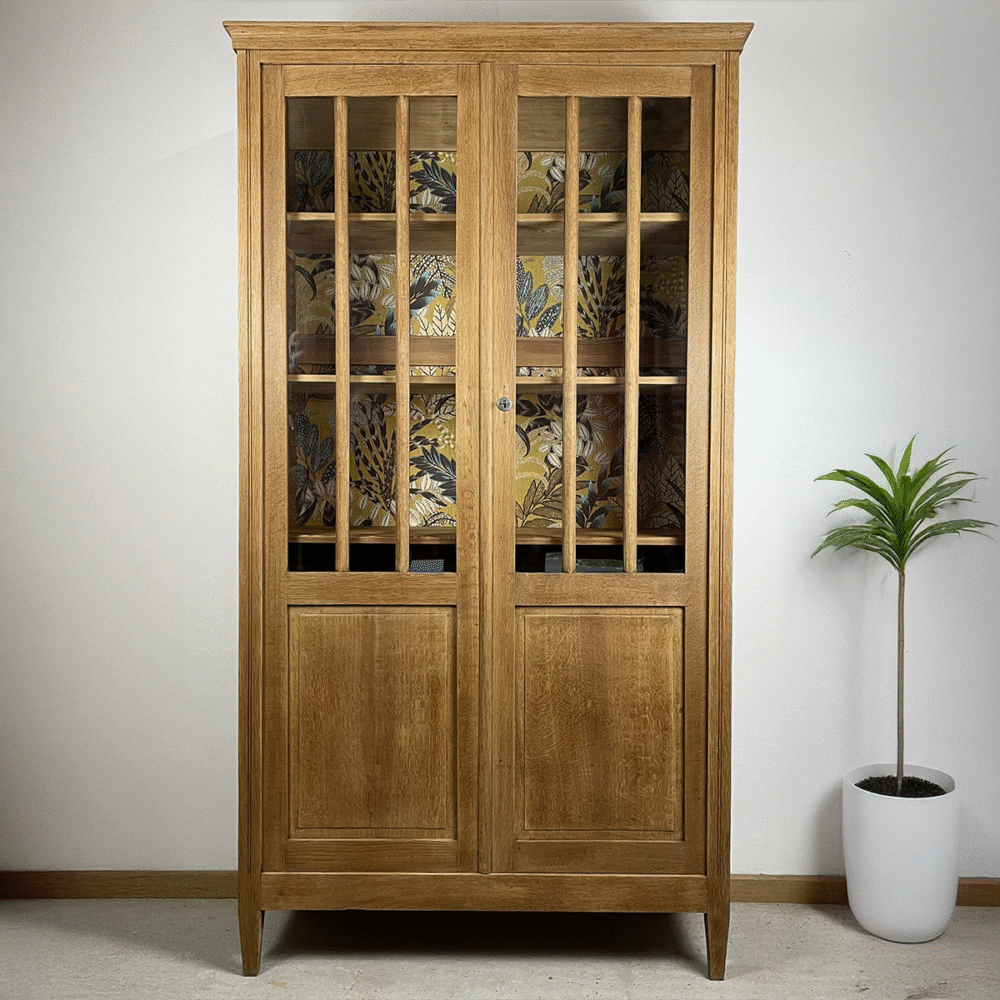 Vitrine parisienne rénovée par l'atelier Couleurs en bois