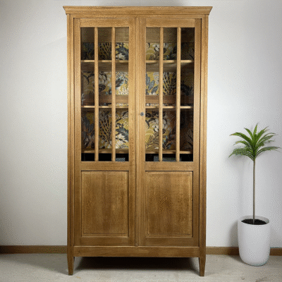 Vitrine parisienne rénovée par l'atelier Couleurs en bois