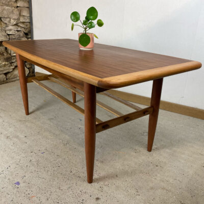 Table basse de type scandinave